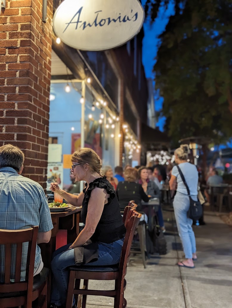 Outdoor Dining in Hillsborough!